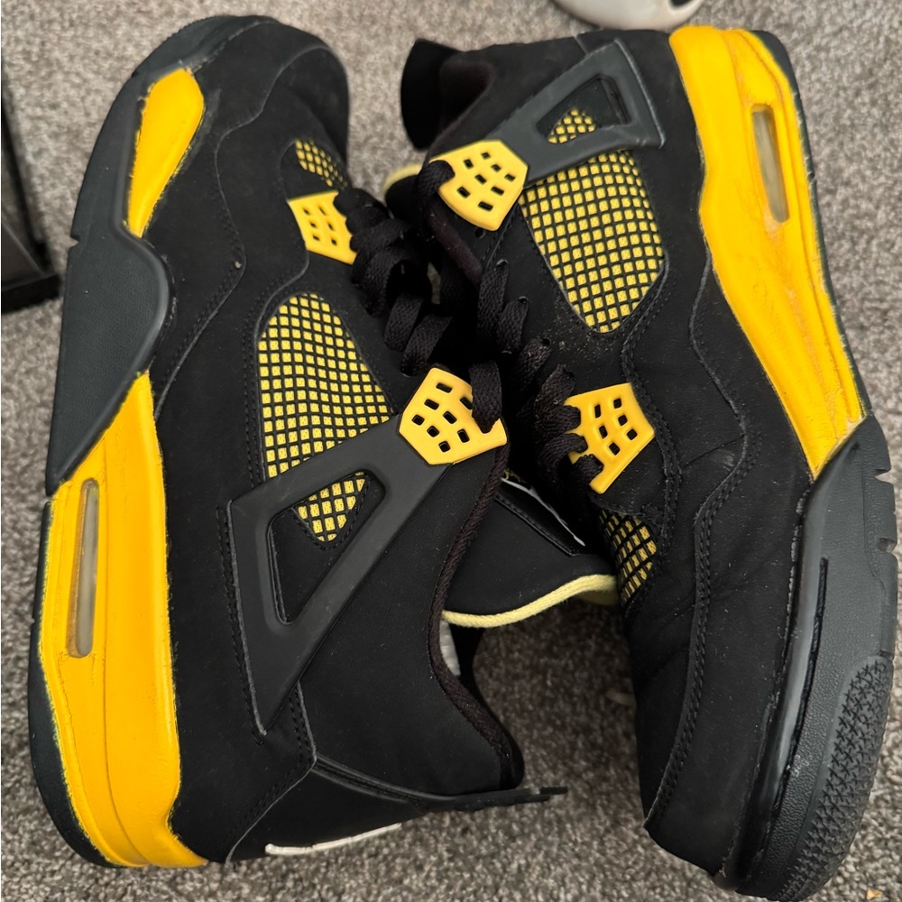 Air Jordan retro 4 thunder